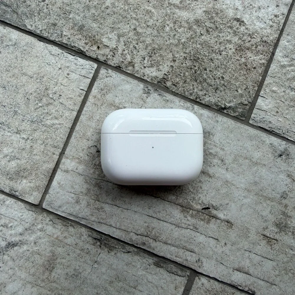 Apple AirPods Pro 1st Gen MWP22AM/A Wireless Charging Case White Earbuds